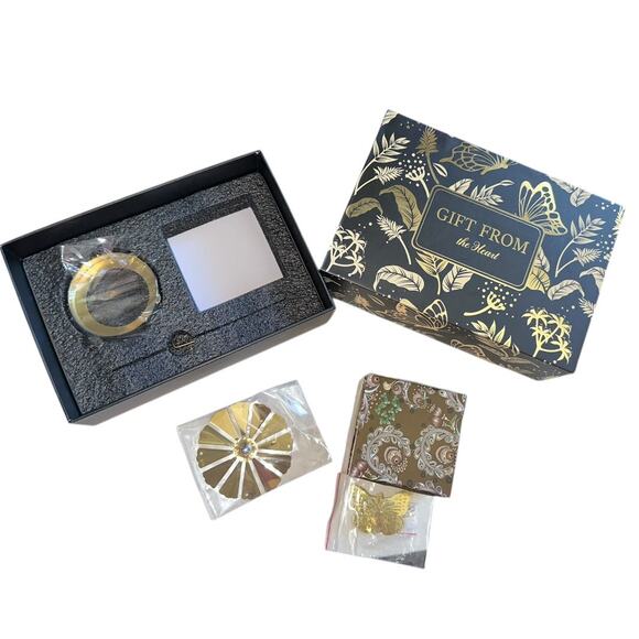 A Gift from the heart Rotating Scented Candle with gold butterfly charms - Picture 6 of 11